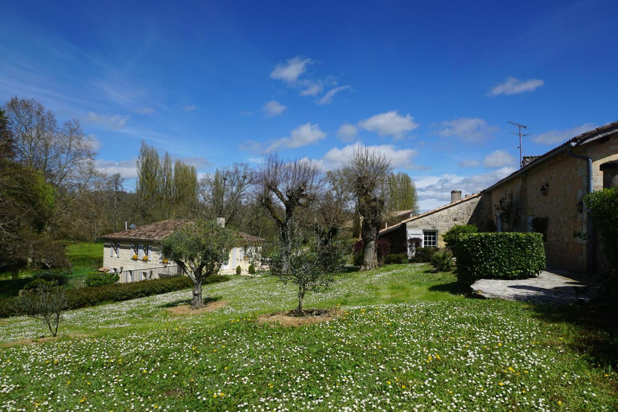 Moulin Notre Dame Hotel Saint-Genes-de-Castillon Exterior photo